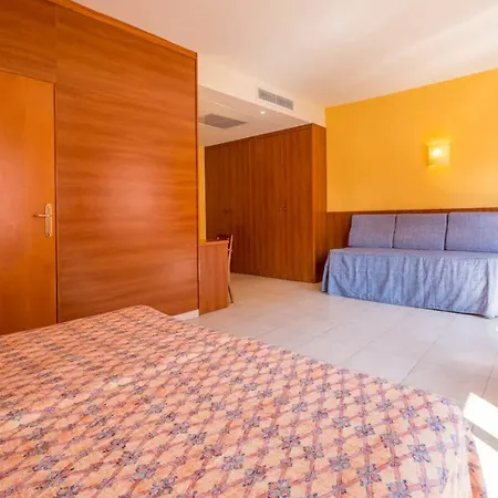 Checkin Montpalau 3* פינדה דה מר