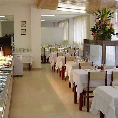 Checkin Montpalau 3* פינדה דה מר