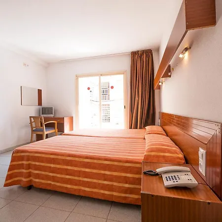 Checkin Montpalau 3* פינדה דה מר