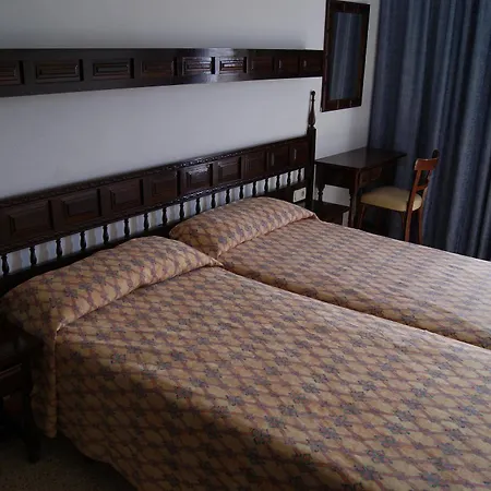 Checkin Montpalau 3* פינדה דה מר