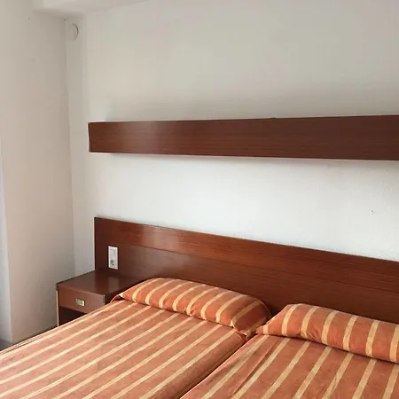 Hotel Checkin Montpalau 3*