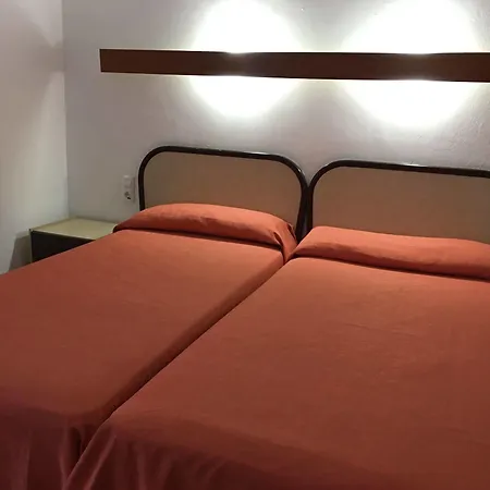 Checkin Montpalau 3* פינדה דה מר