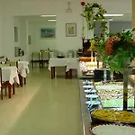 Отель Checkin Montpalau 3*